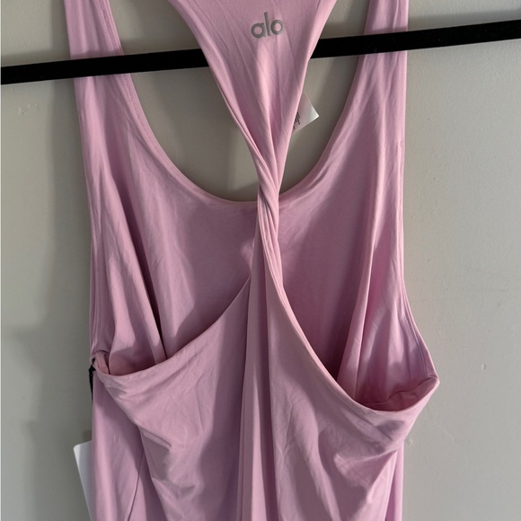 ALO sold out DON’T GET TWISTED tank ! Sugarplum Pink size M ! BNWT - Picture 2 of 4